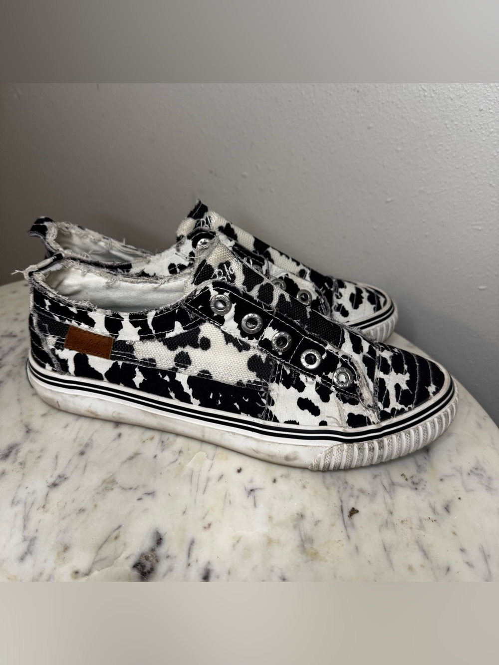 Blowfish Sneakers Size 7.5 M cow print 
Fabric Upper shoes MAKE ME AN OFFER!